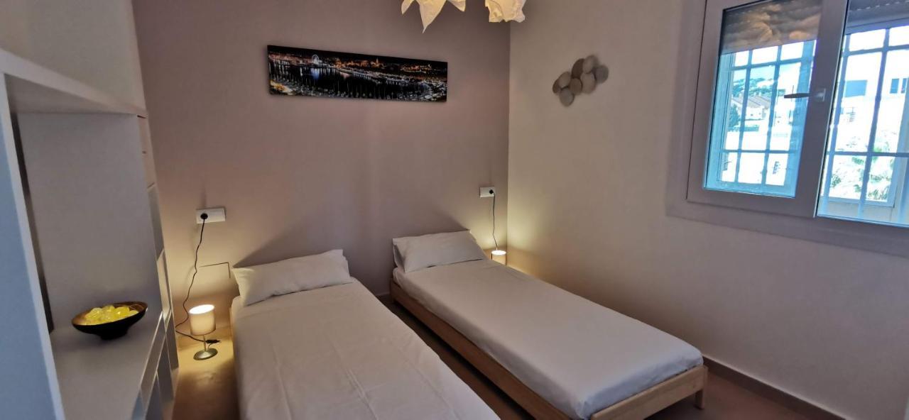 La Perla Cruise Apartment On Private Beach, Modern With Aircon & Wifi Benalmádena Esterno foto