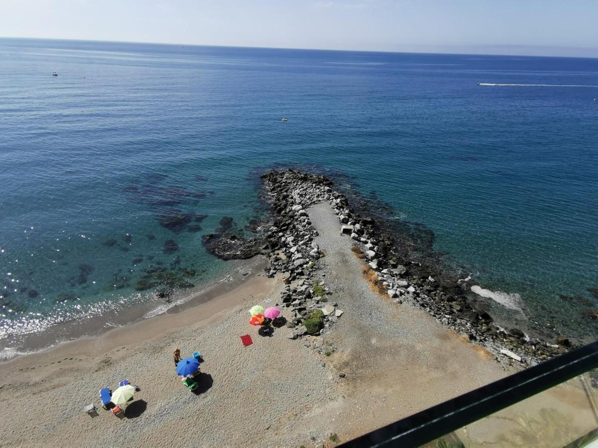 La Perla Cruise Apartment On Private Beach, Modern With Aircon & Wifi Benalmádena Esterno foto