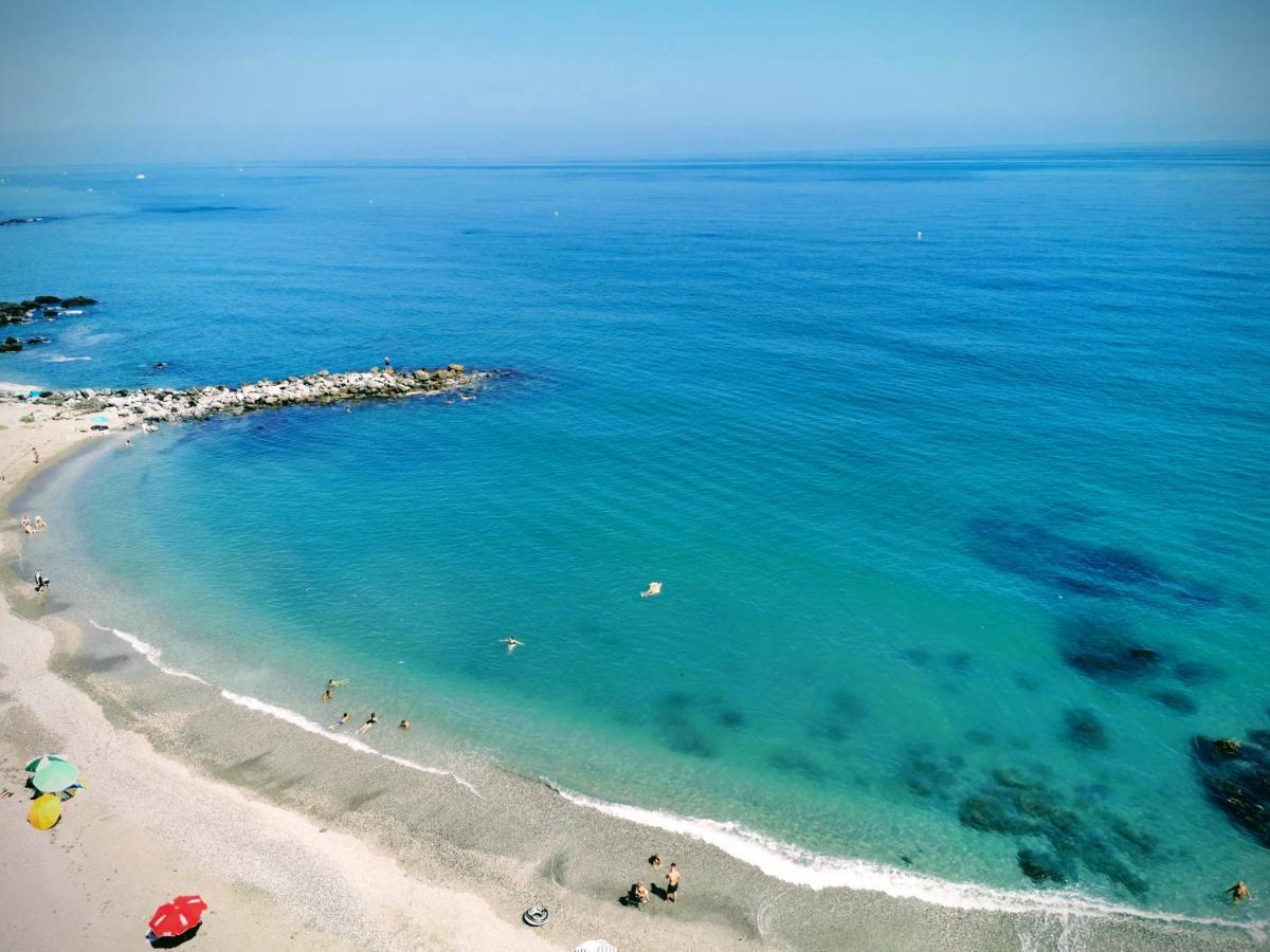 La Perla Cruise Apartment On Private Beach, Modern With Aircon & Wifi Benalmádena Esterno foto