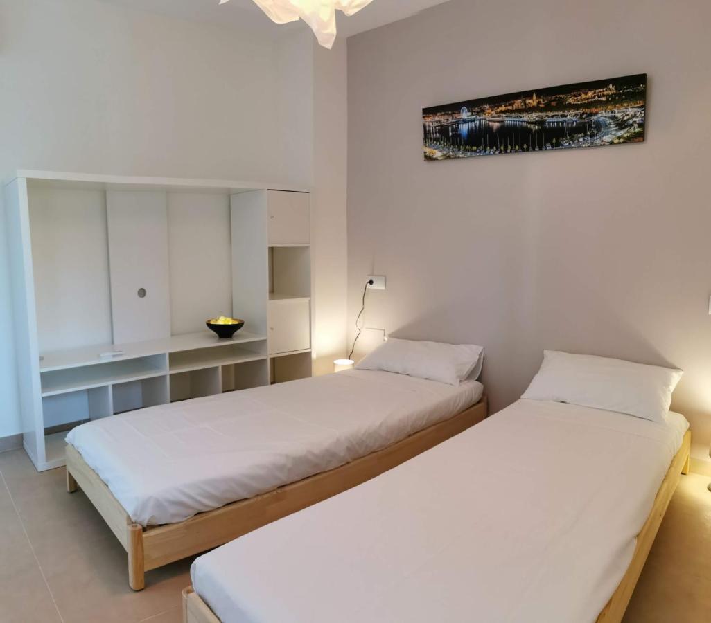 La Perla Cruise Apartment On Private Beach, Modern With Aircon & Wifi Benalmádena Esterno foto